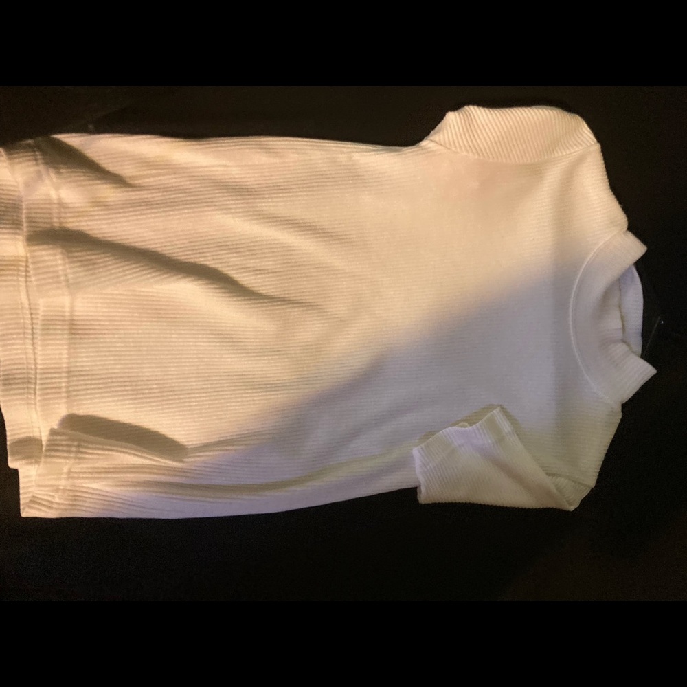 Casual corner plain white ribbed tee size medium